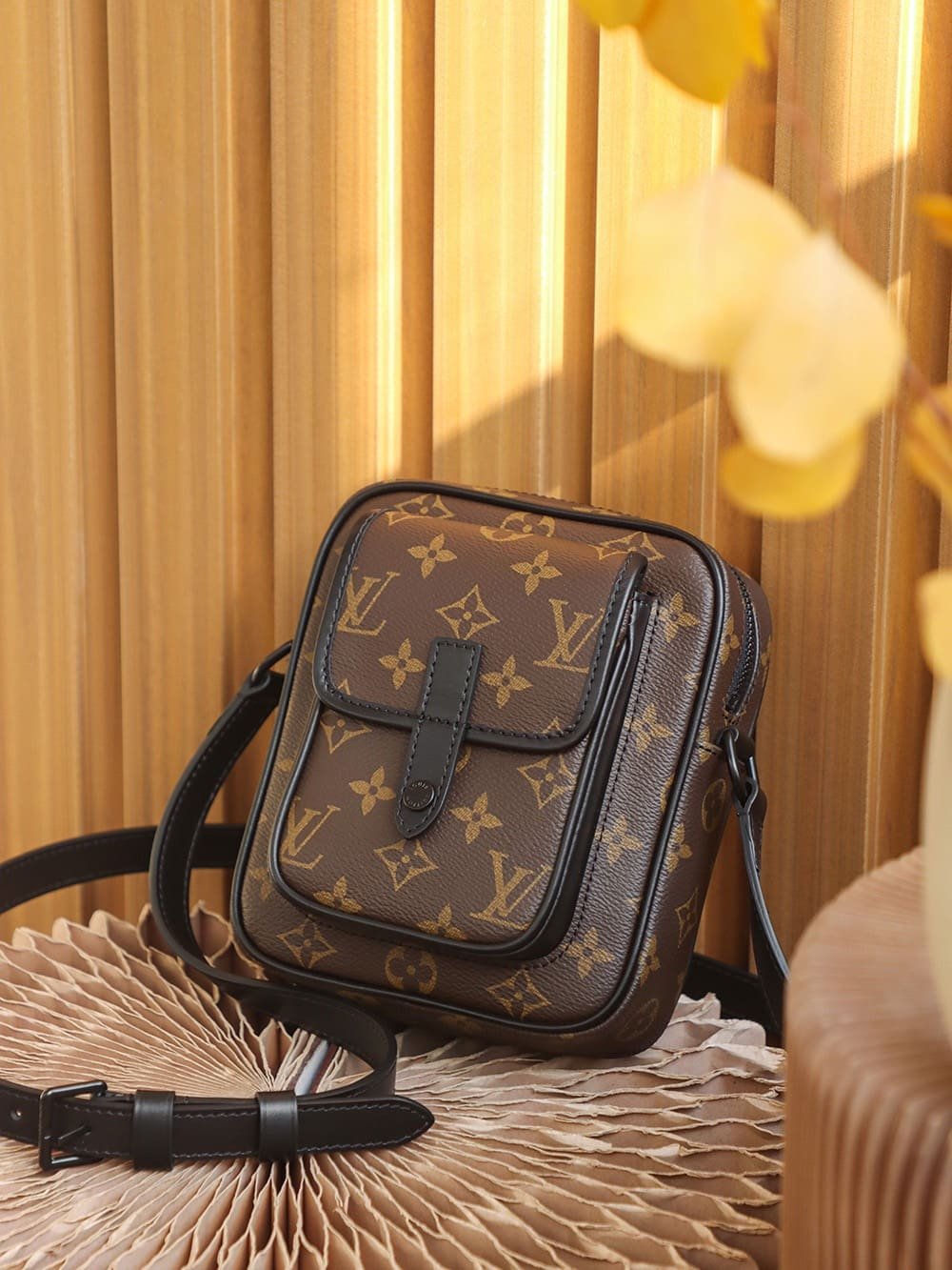 Louis Vuitton M69404 Christopher Wearable Punge