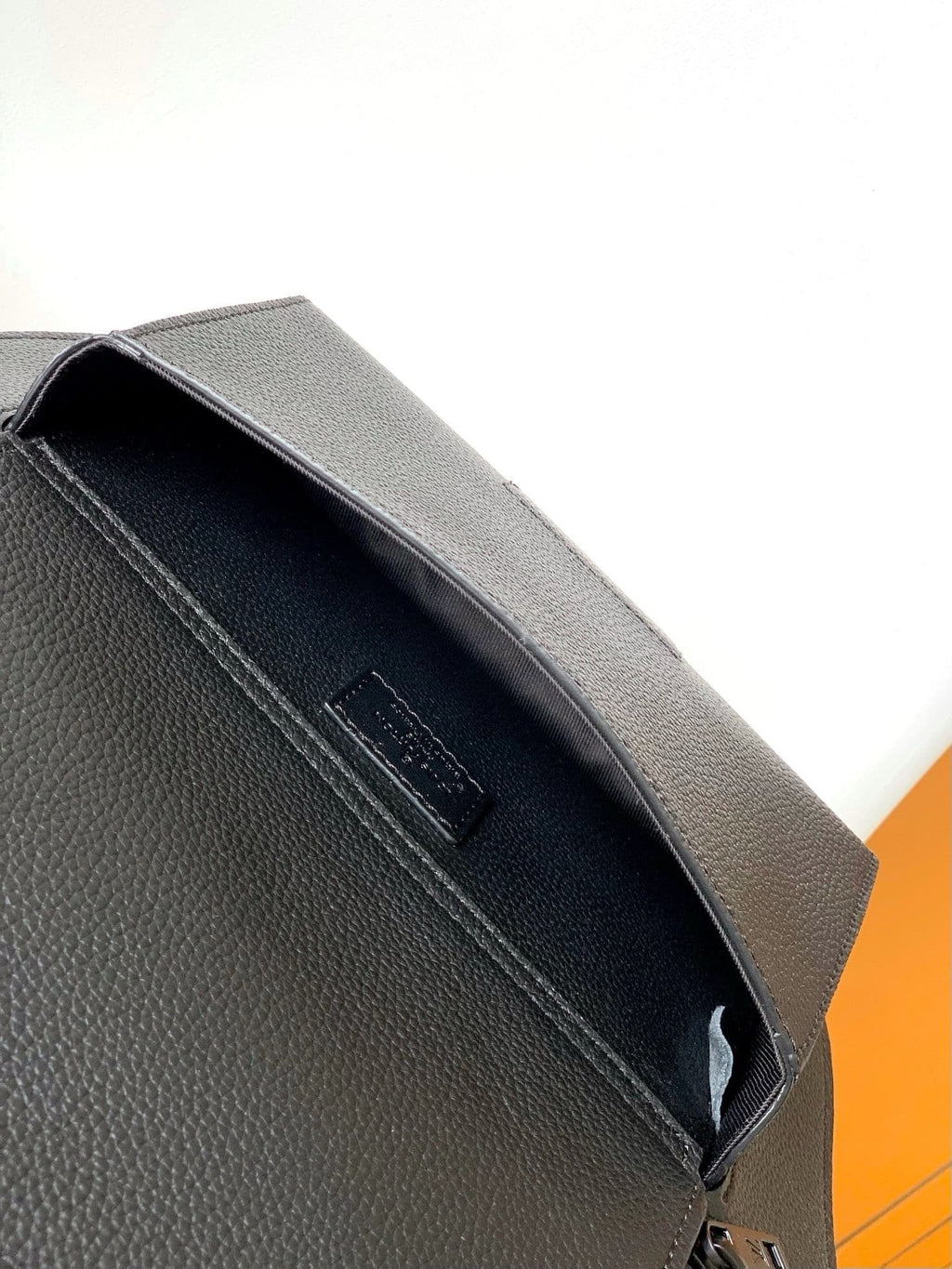 Louis Vuitton M57081 TAKEOFF Skuldertaske