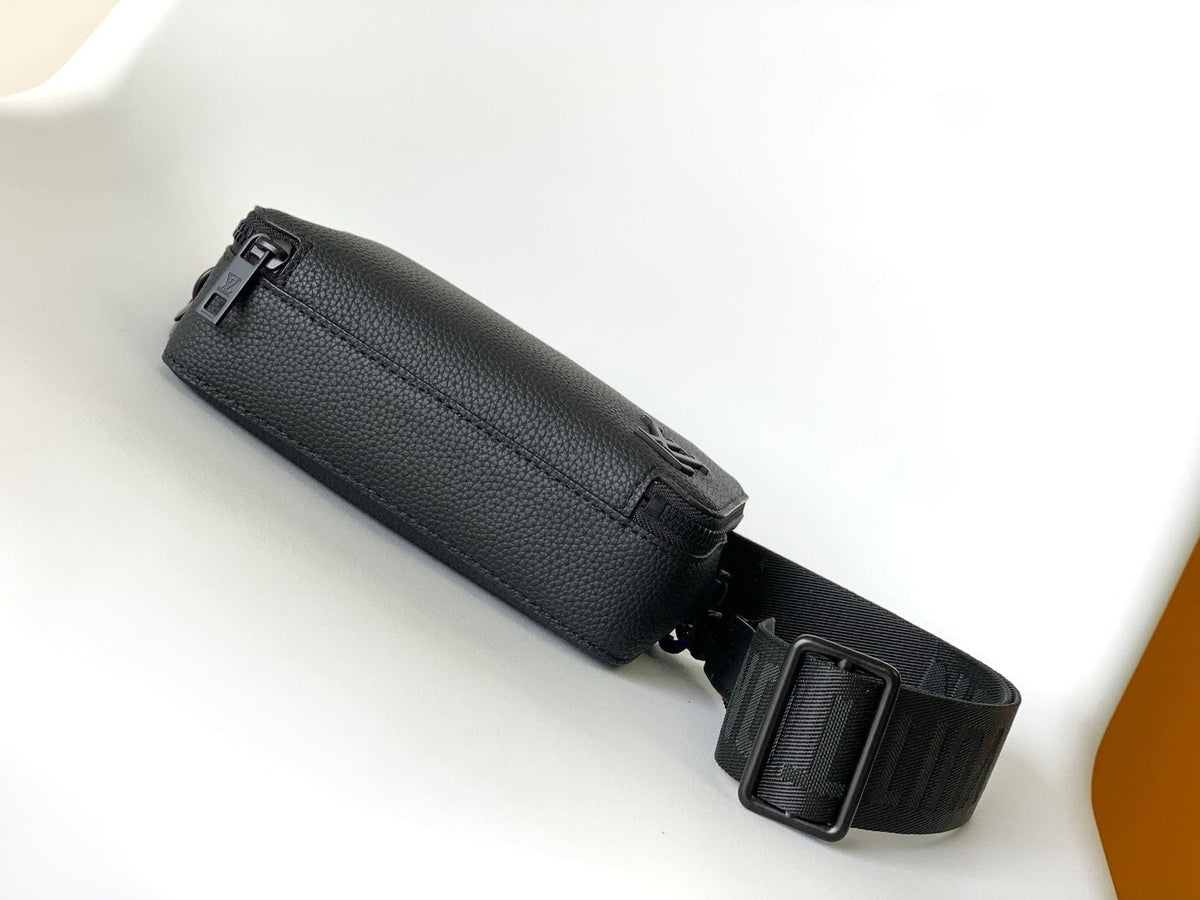 Louis Vuitton M59161 Alpha Wearable Punge