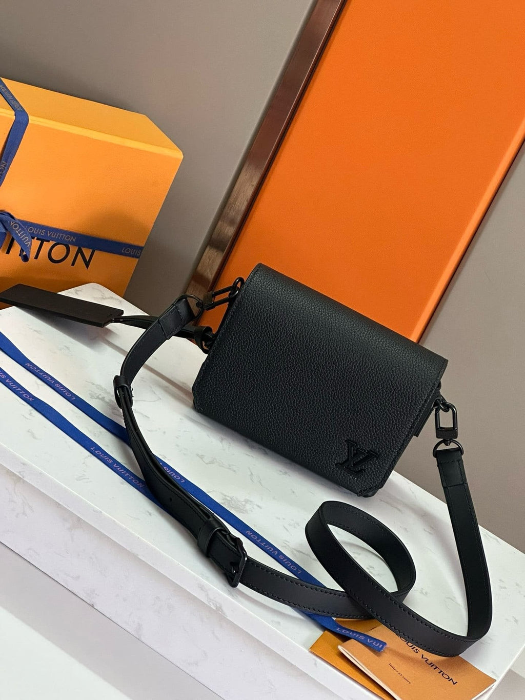 Louis Vuitton M82085 Fastline Wearable Punge