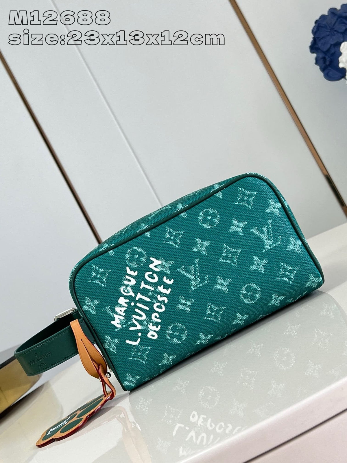 Louis Vuitton M12688 Locker Dopp Kit