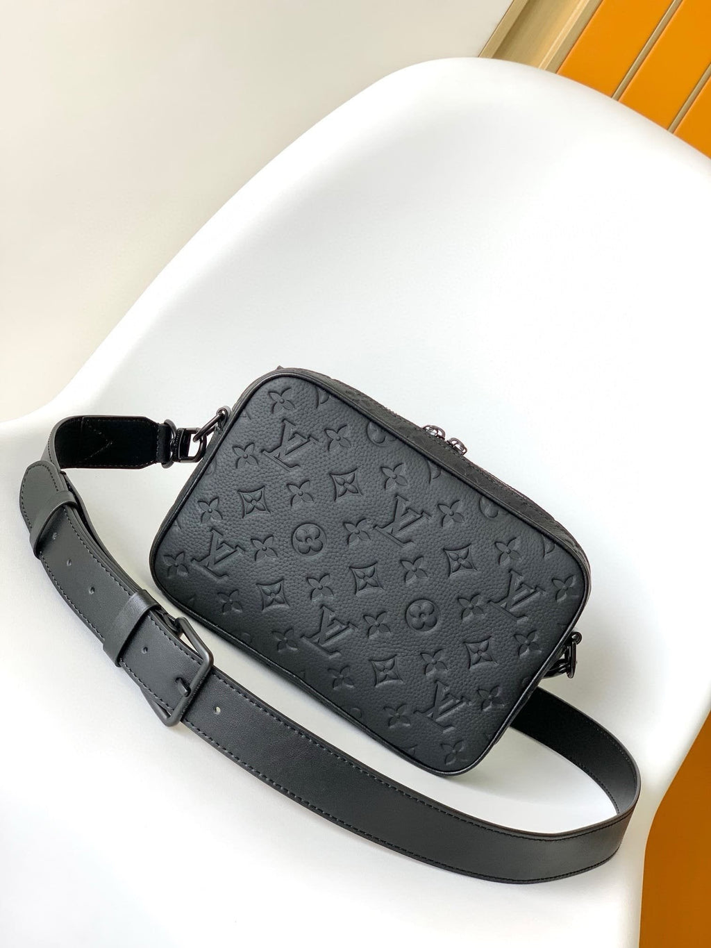 Louis Vuitton M23742 Steamer Messenger