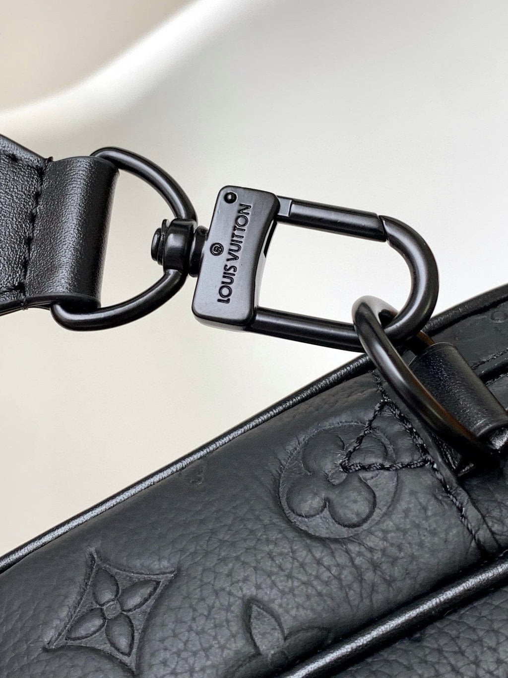 Louis Vuitton M23742 Steamer Messenger