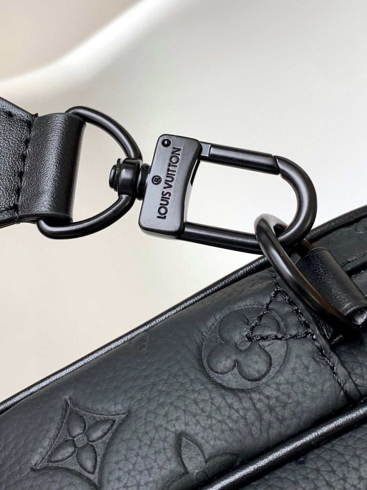 Louis Vuitton M23742 Steamer Messenger