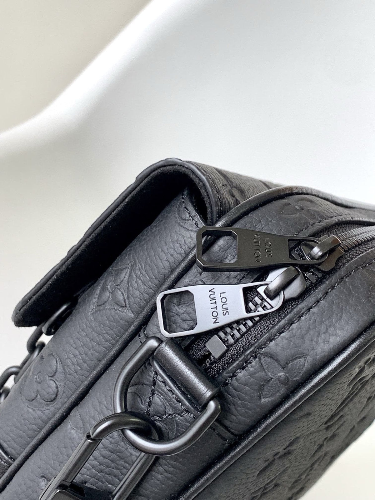 Louis Vuitton M23742 Steamer Messenger (top quality)