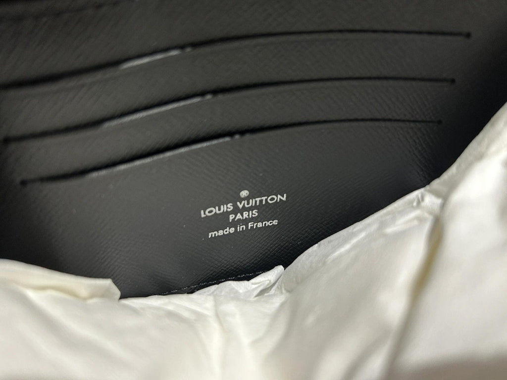 Louis Vuitton M80741 Alpha Wearable Punge