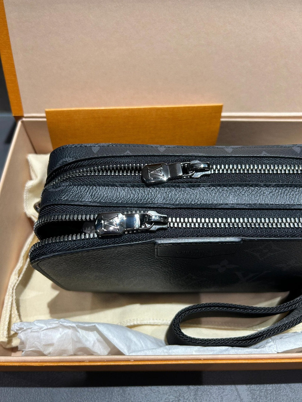 Louis Vuitton M80741 Alpha Wearable Punge