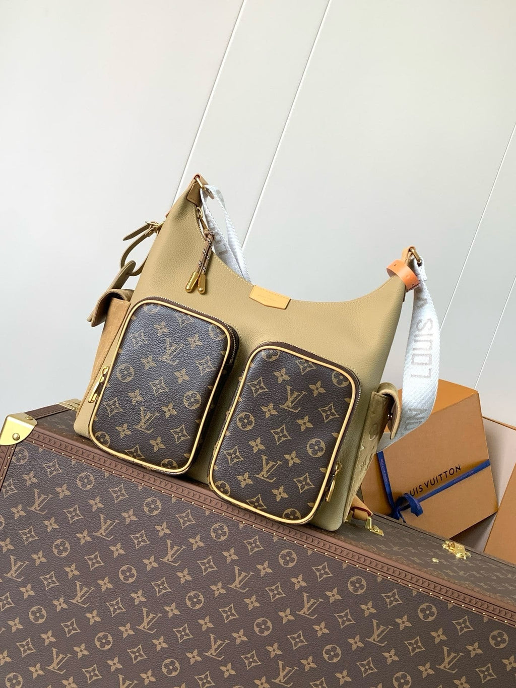 Louis Vuitton M12697 Hobo Cargo