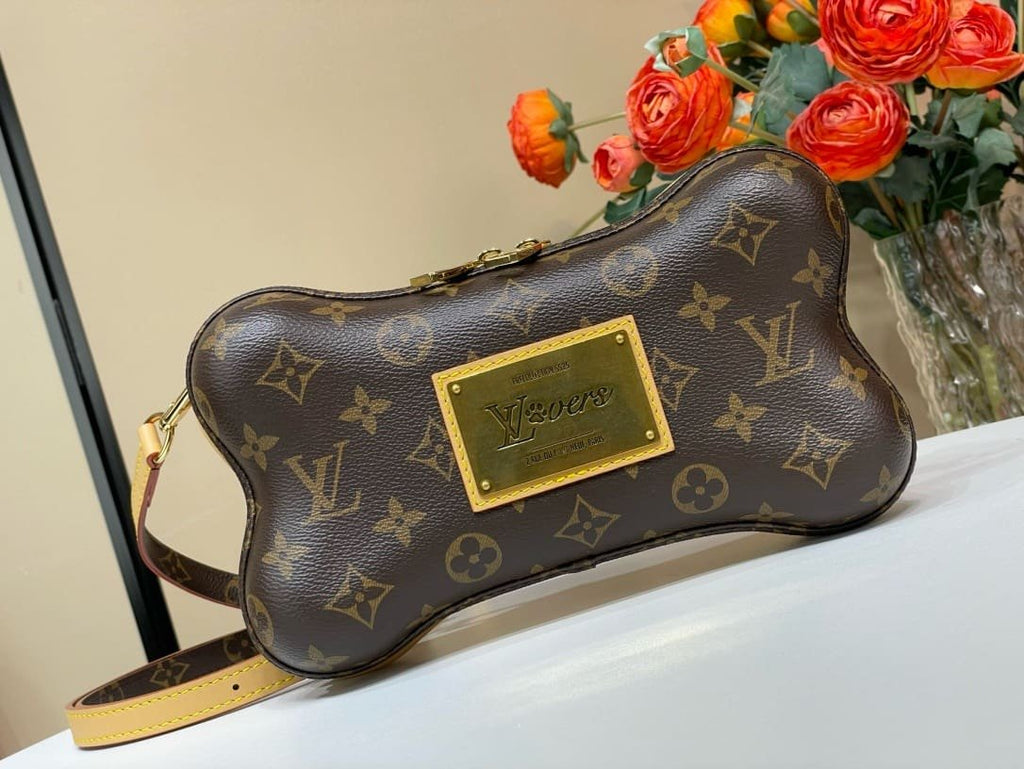 Louis Vuitton M12615 Bone Wearable Punge