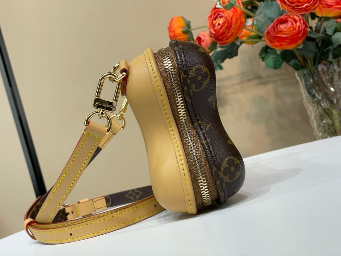 Louis Vuitton M12615 Bone Wearable Punge
