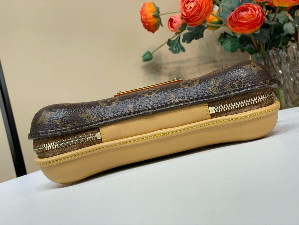 Louis Vuitton M12615 Bone Wearable Punge