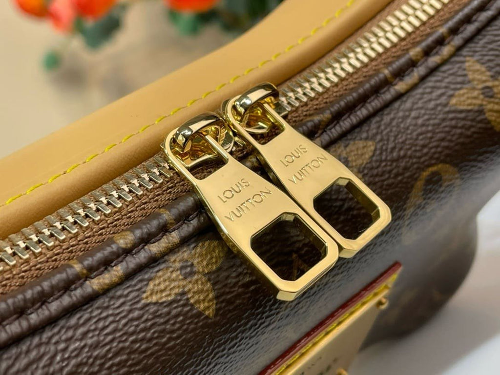 Louis Vuitton M12615 Bone Wearable Punge