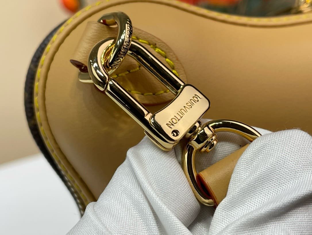 Louis Vuitton M12615 Bone Wearable Punge