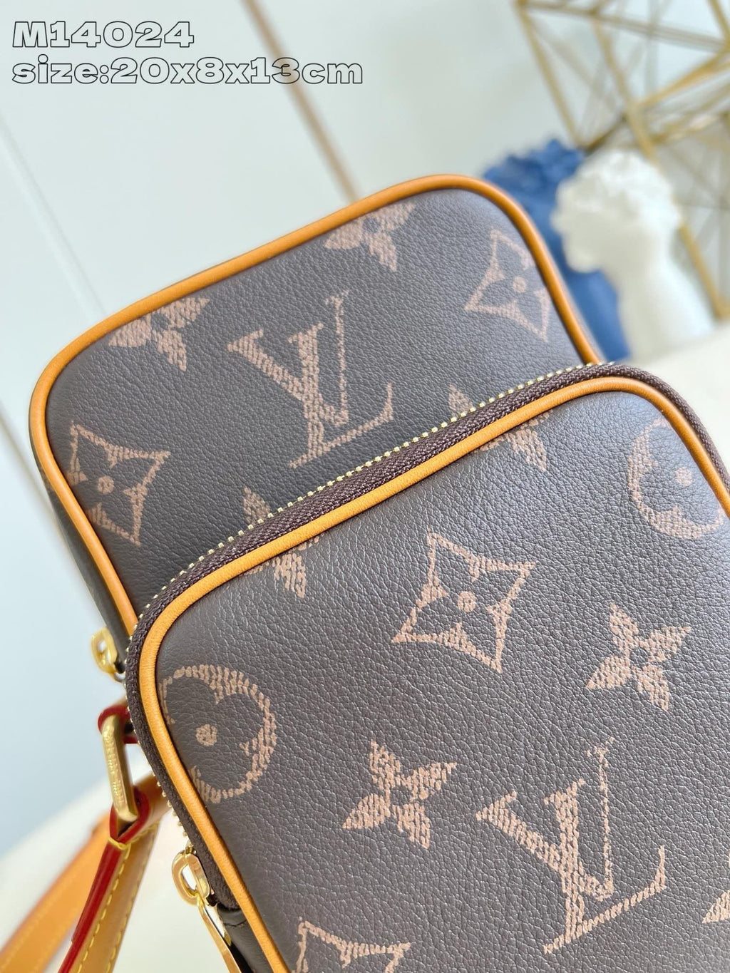 Louis Vuitton M14024 Amazone