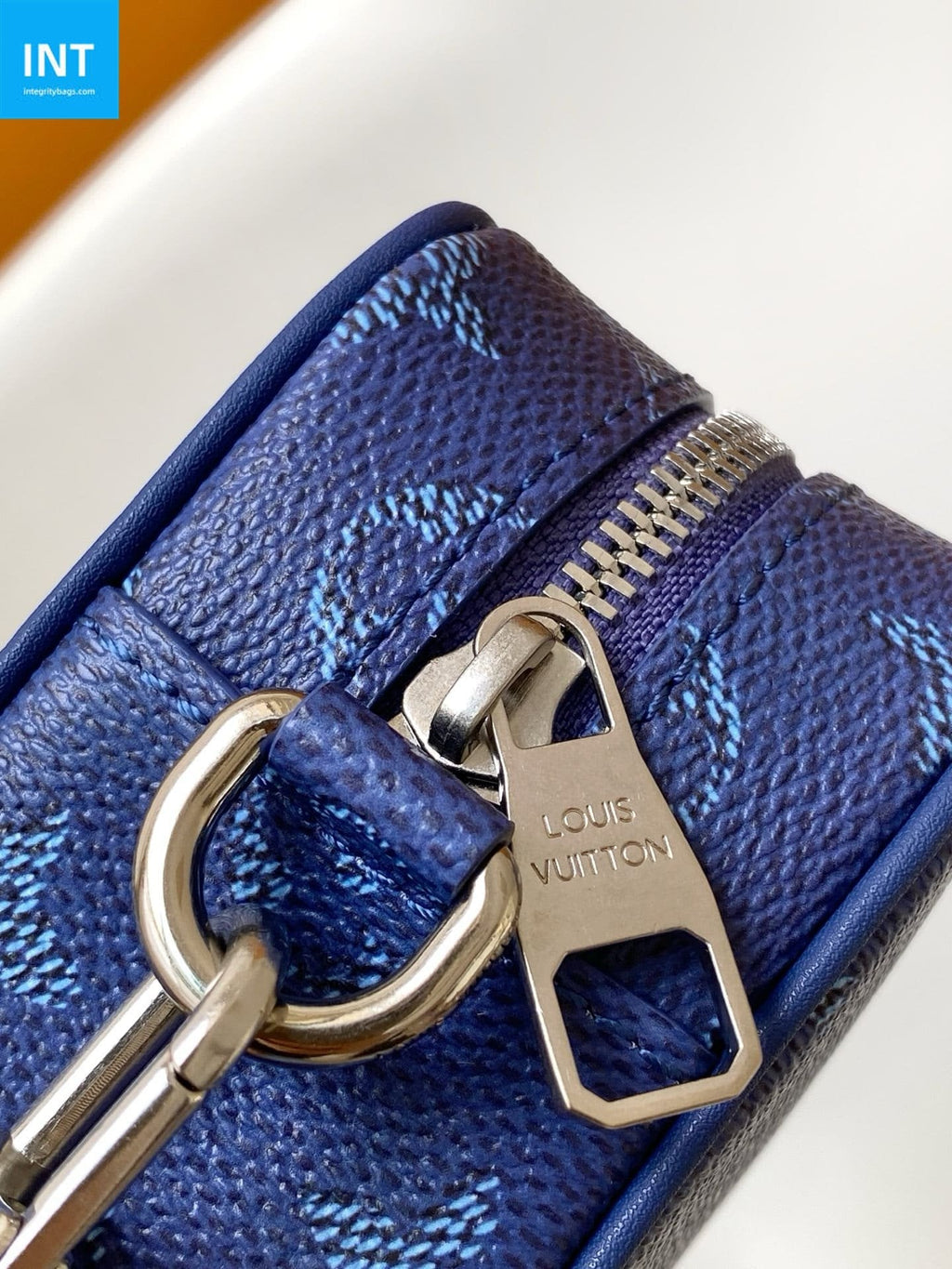 Louis Vuitton M26826 Trocadéro Wearable Punge