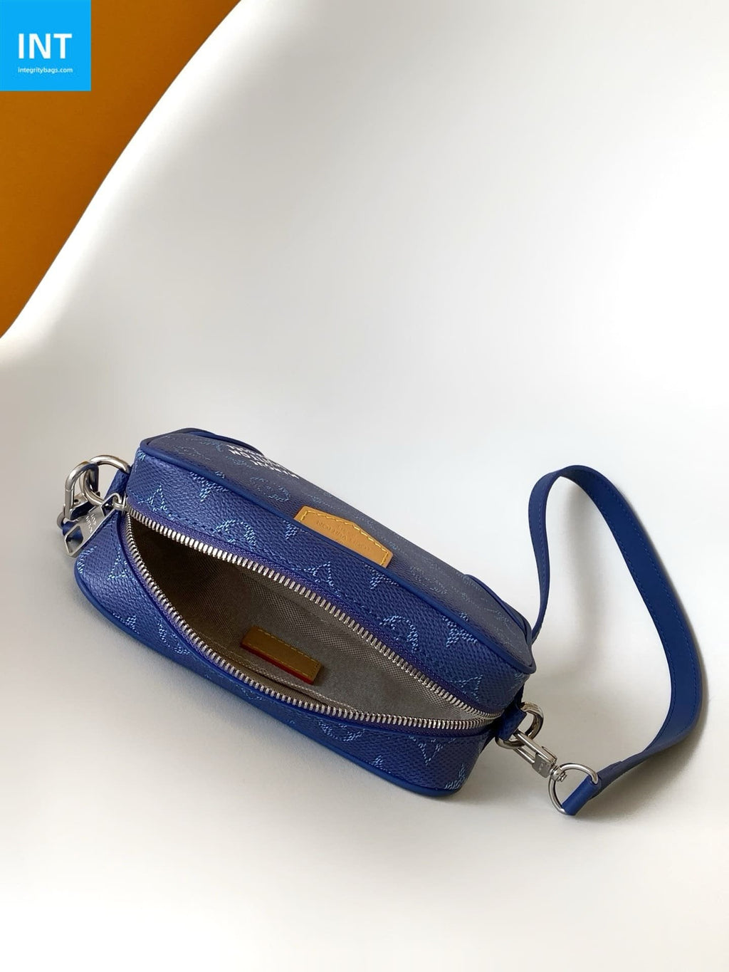 Louis Vuitton M26826 Trocadéro Wearable Punge