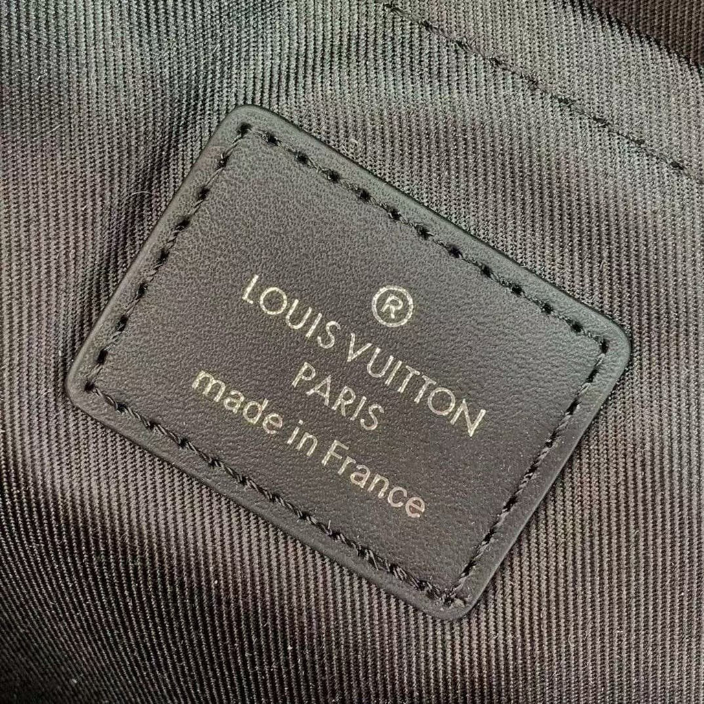 Louis Vuitton M14020 Discovery Slim Backpack