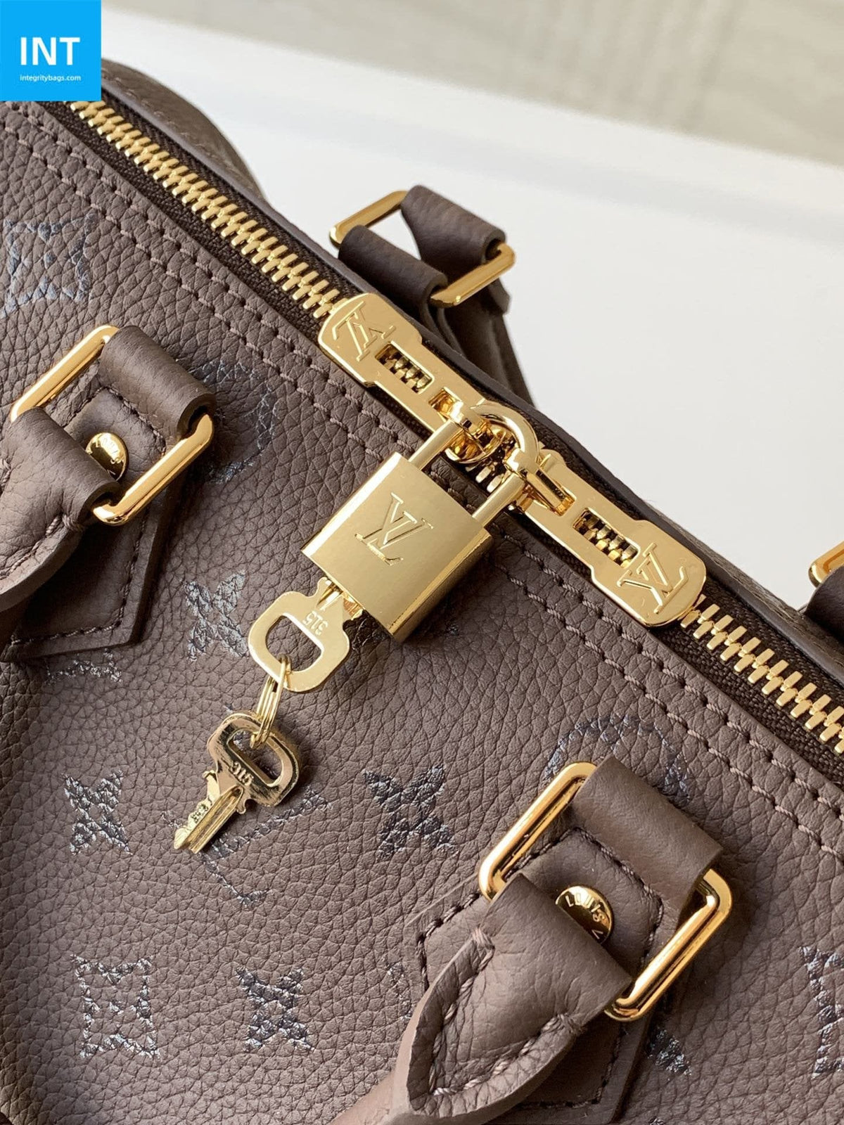 Louis Vuitton M26691 Speedy Bandoulière 25