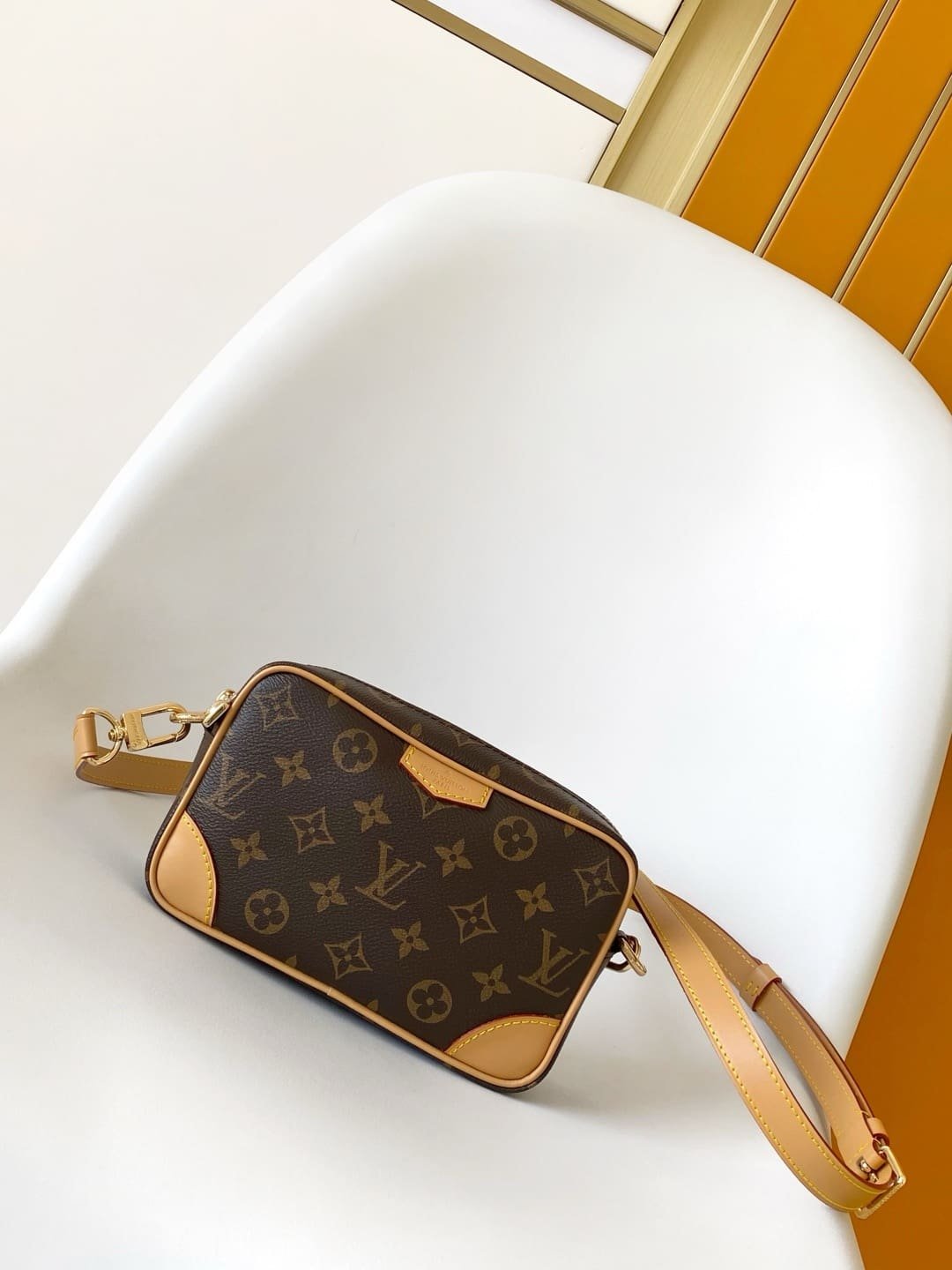 Louis Vuitton M14058 Trocadéro Wearable Punge