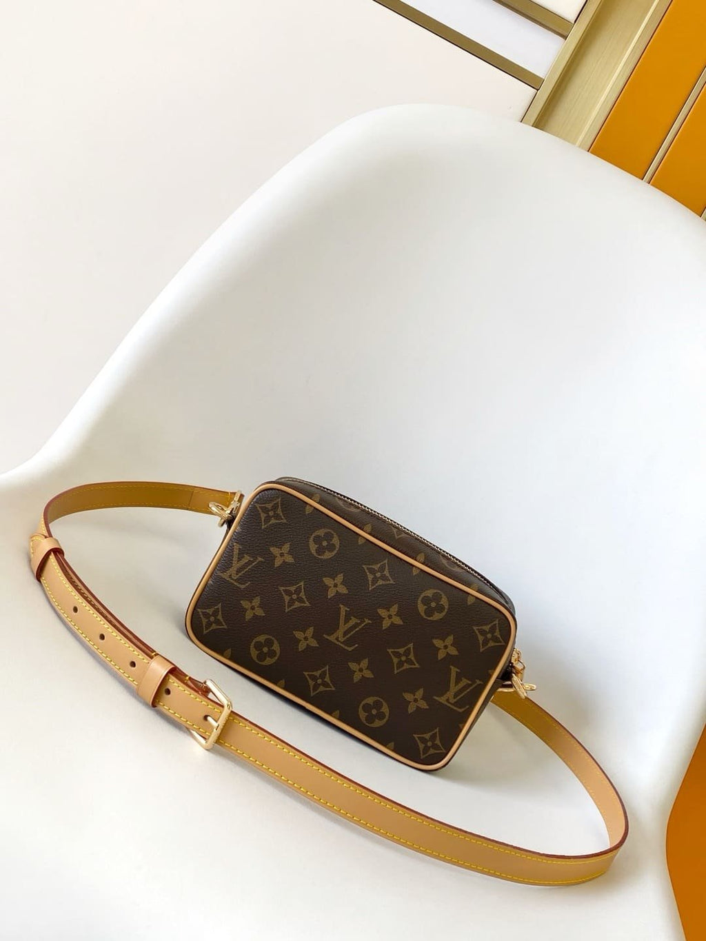 Louis Vuitton M14058 Trocadéro Wearable Punge