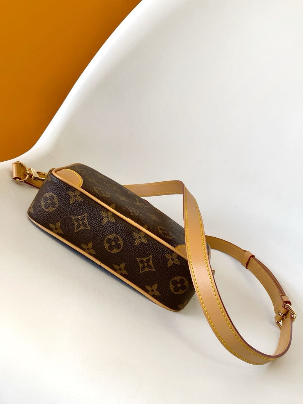 Louis Vuitton M14058 Trocadéro Wearable Punge