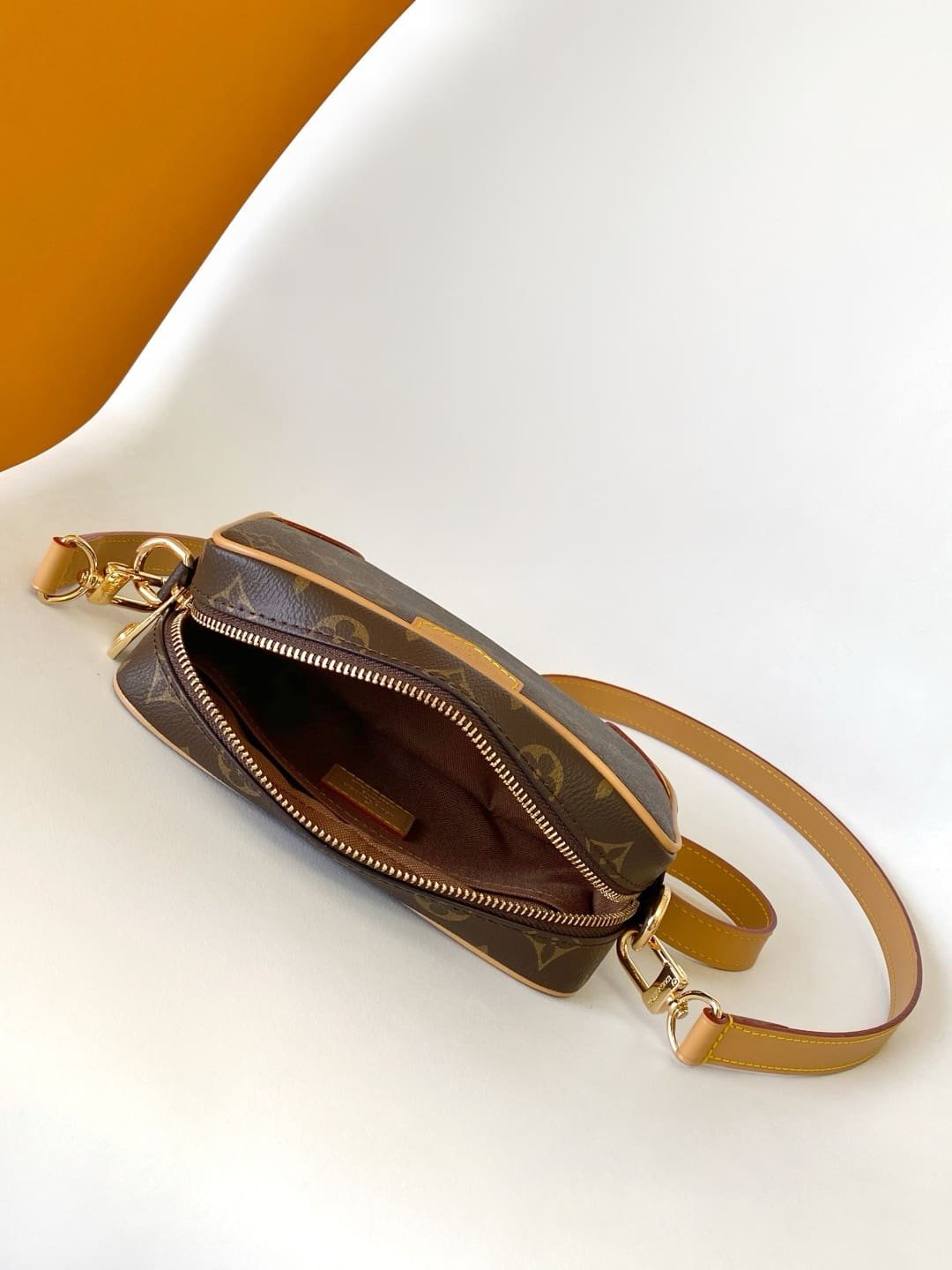 Louis Vuitton M14058 Trocadéro Wearable Punge