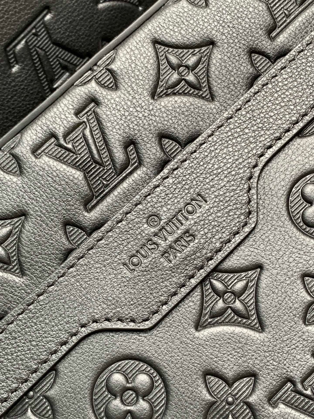 Louis Vuitton M46602 Trio Messenger