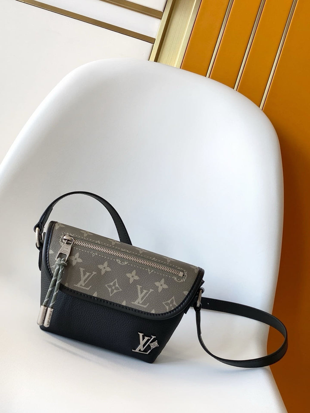 Louis Vuitton M12618 Pulse Wearable Punge
