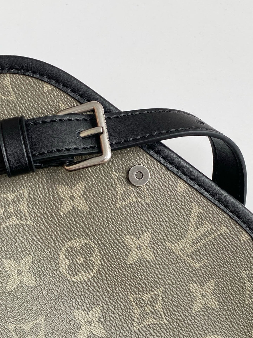 Louis Vuitton M12618 Pulse Wearable Punge