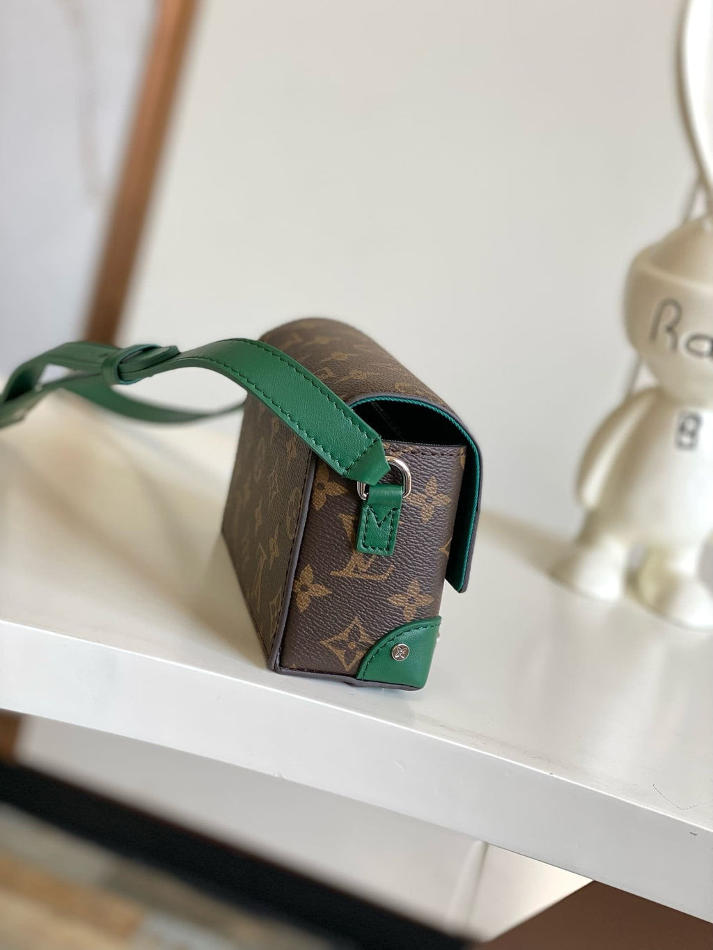 Louis Vuitton M12808 Steamer Wearable Punge