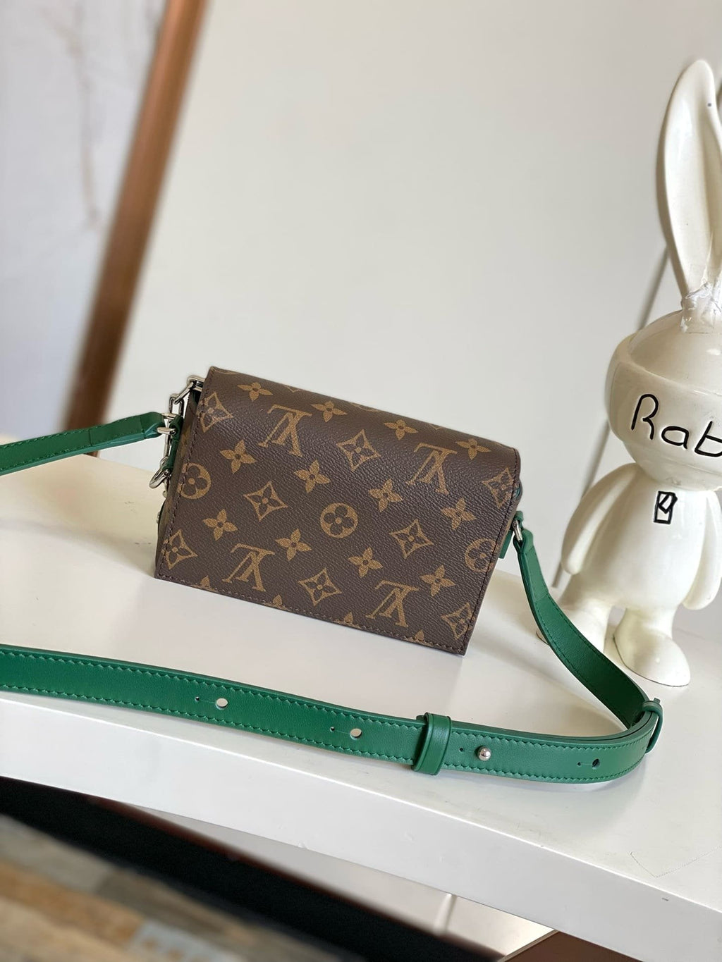 Louis Vuitton M12808 Steamer Wearable Punge