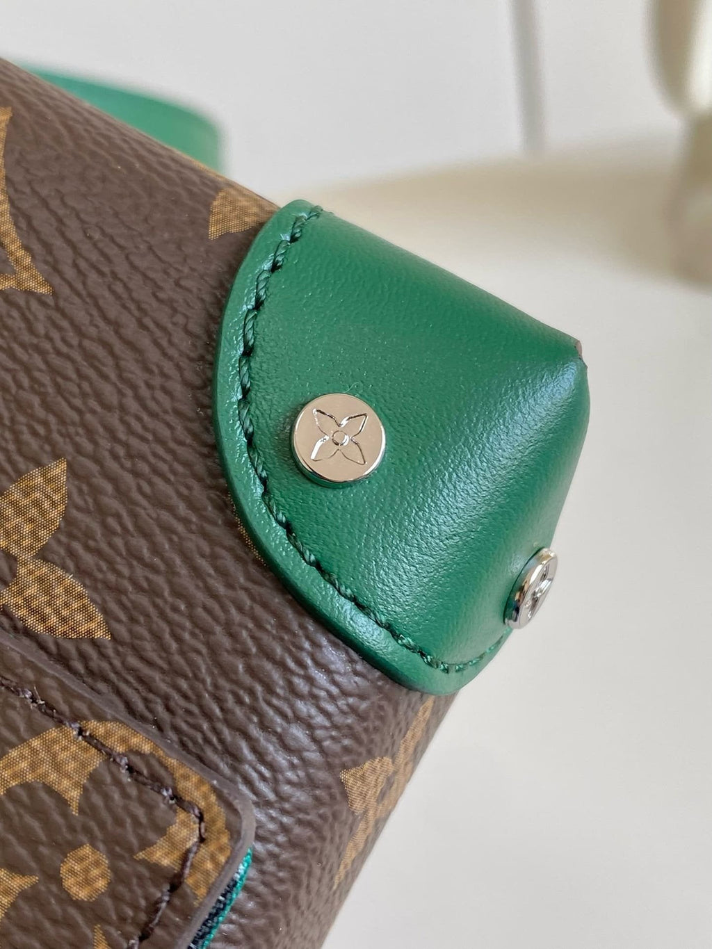 Louis Vuitton M12808 Steamer Wearable Punge