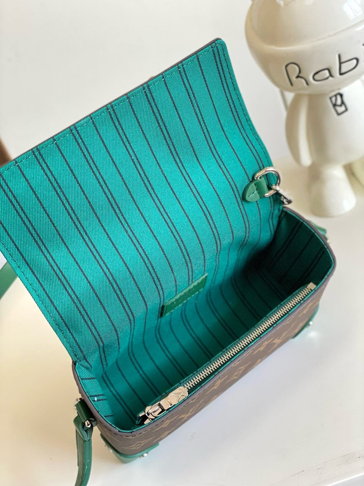 Louis Vuitton M12808 Steamer Wearable Punge
