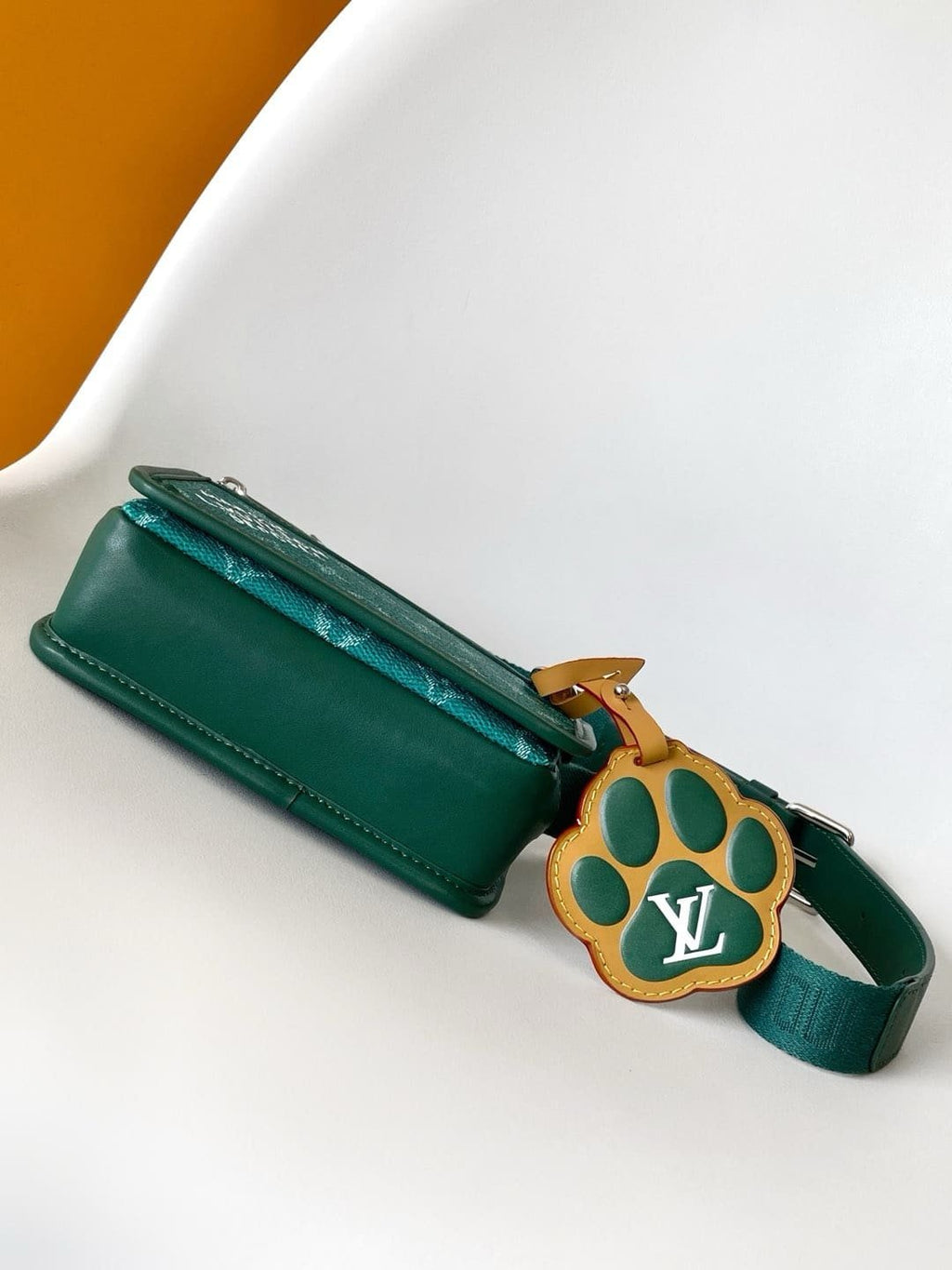 Louis Vuitton M12637 Bosphore Wearable Punge