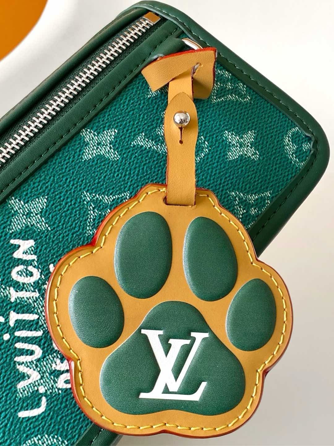 Louis Vuitton M12637 Bosphore Wearable Punge