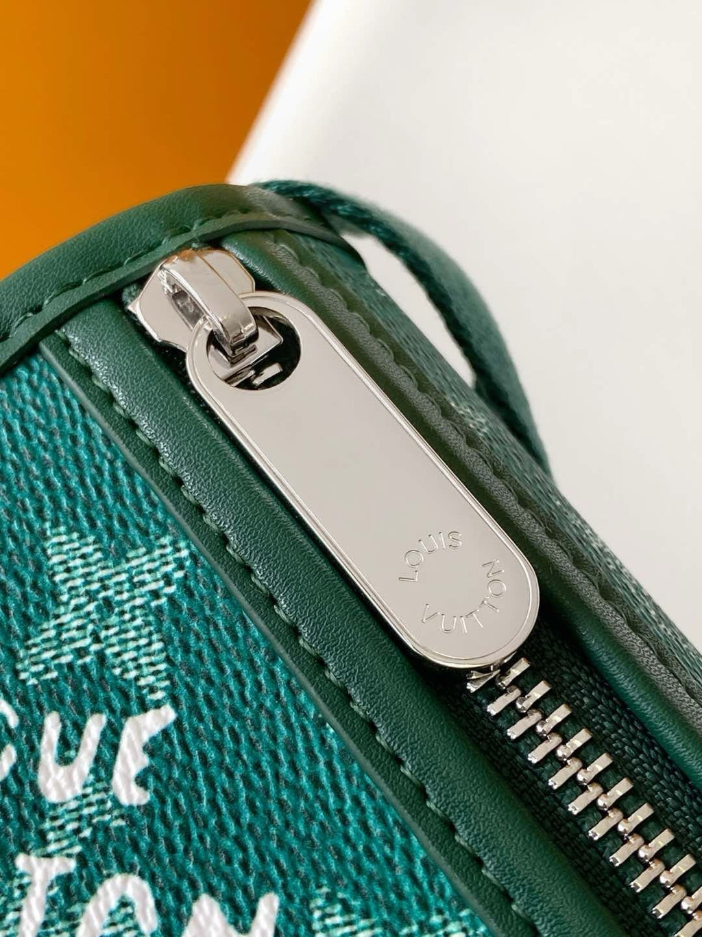Louis Vuitton M12637 Bosphore Wearable Punge