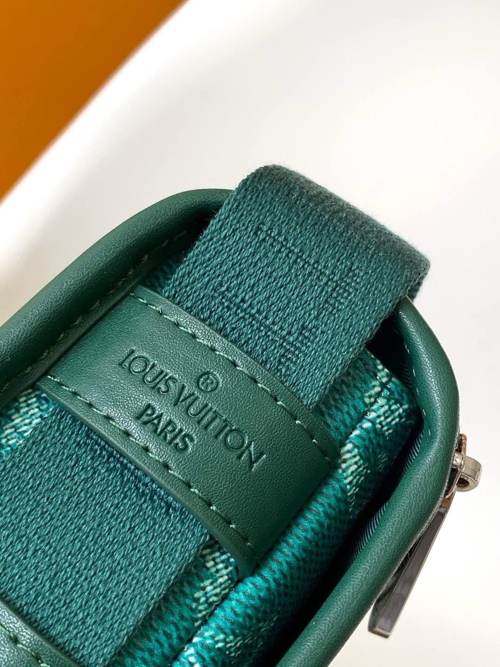 Louis Vuitton M12637 Bosphore Wearable Punge