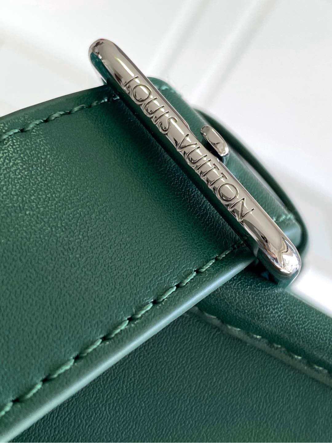 Louis Vuitton M12637 Bosphore Wearable Punge