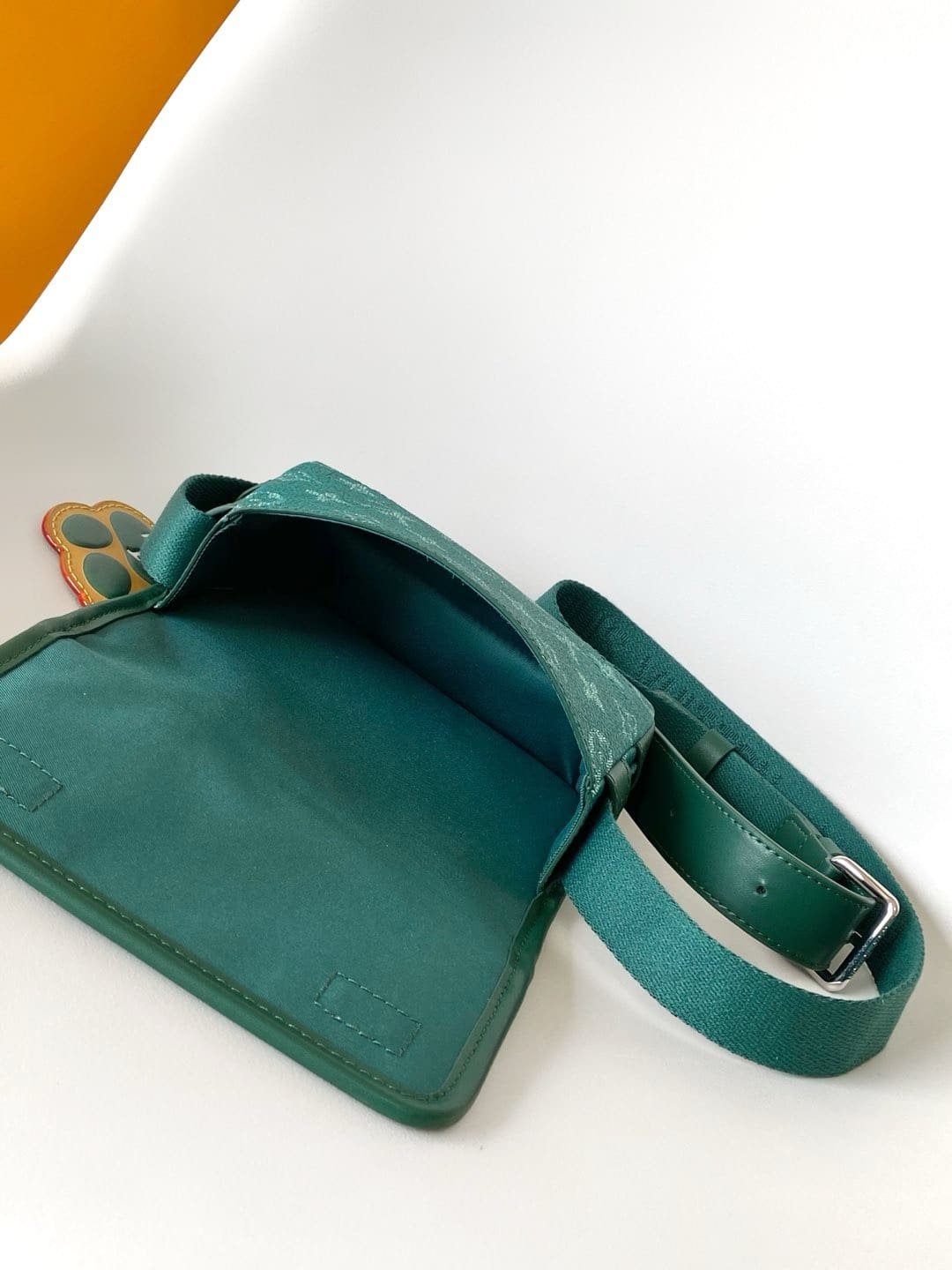 Louis Vuitton M12637 Bosphore Wearable Punge