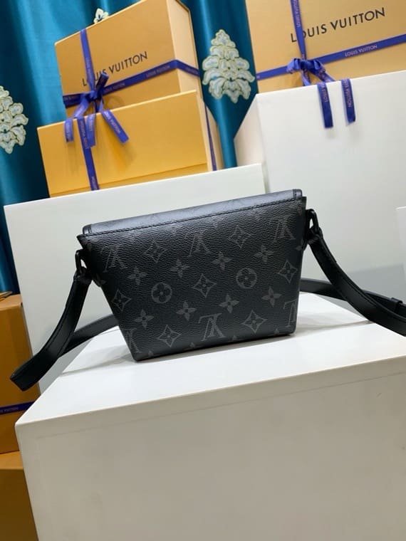 Louis Vuitton M12806 Pulse Wearable Punge