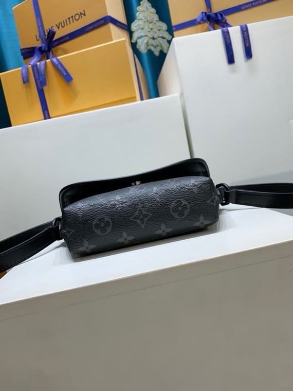 Louis Vuitton M12806 Pulse Wearable Punge