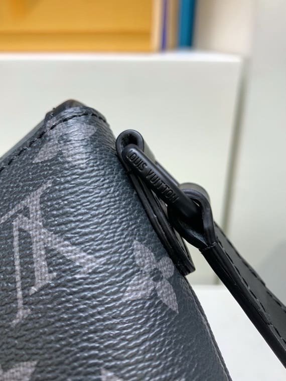 Louis Vuitton M12806 Pulse Wearable Punge