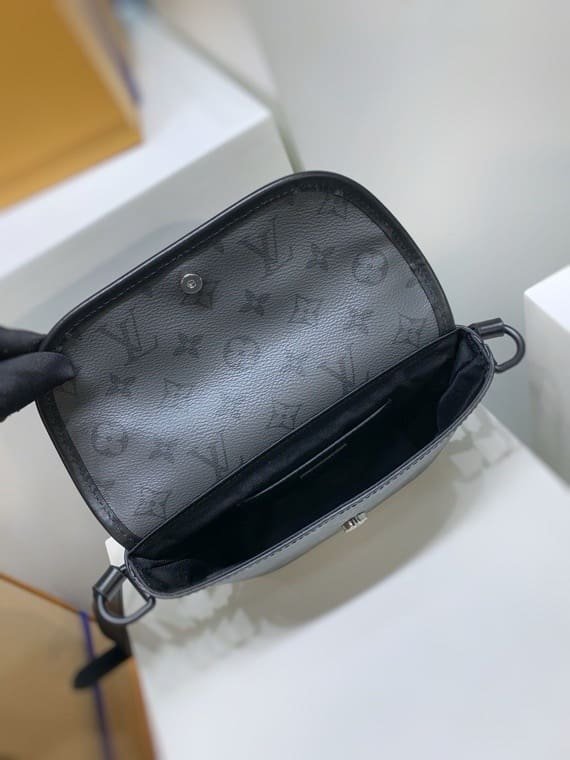 Louis Vuitton M12806 Pulse Wearable Punge