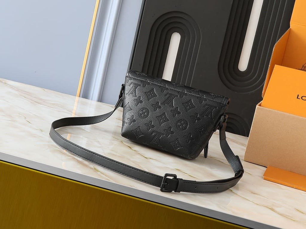 Louis Vuitton M12636 Pulse Wearable Punge