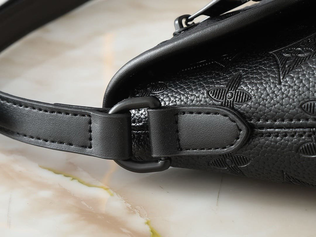 Louis Vuitton M12636 Pulse Wearable Punge