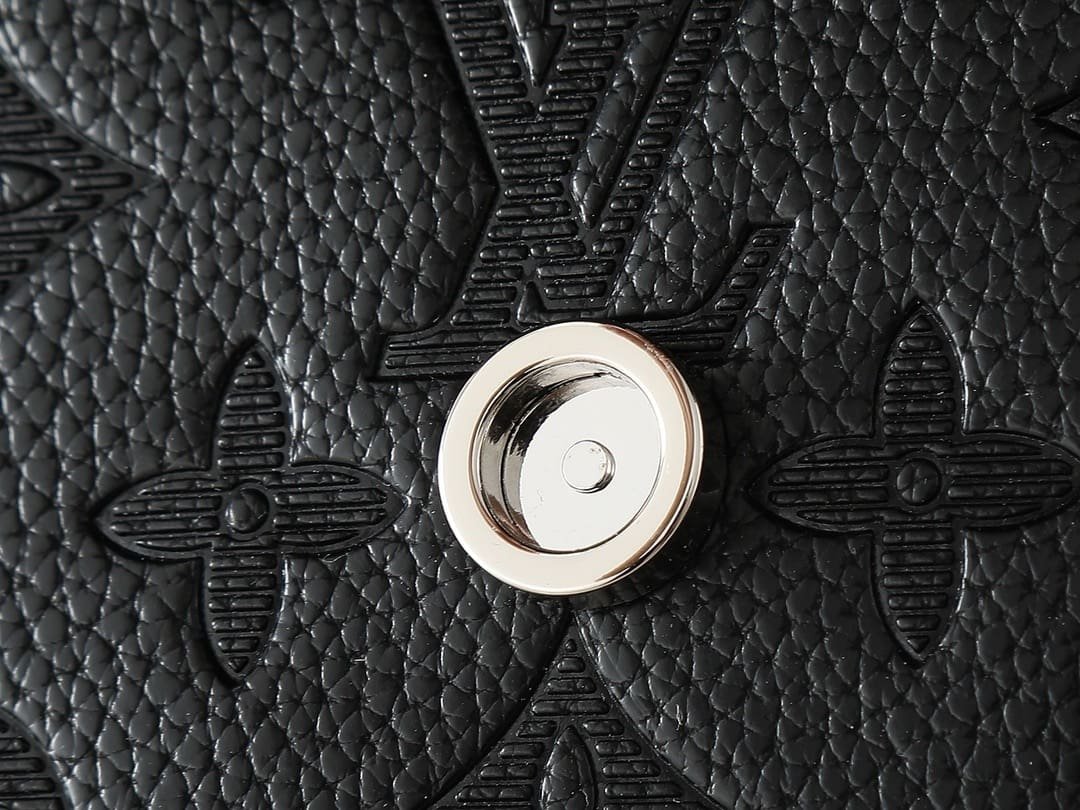 Louis Vuitton M12636 Pulse Wearable Punge