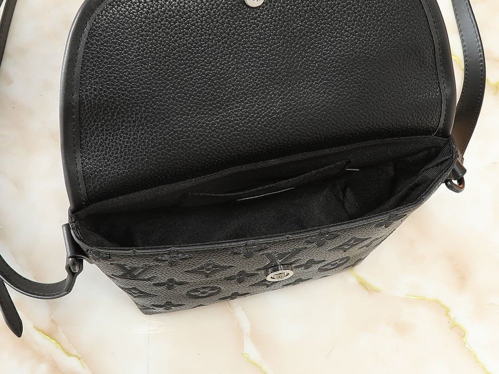 Louis Vuitton M12636 Pulse Wearable Punge