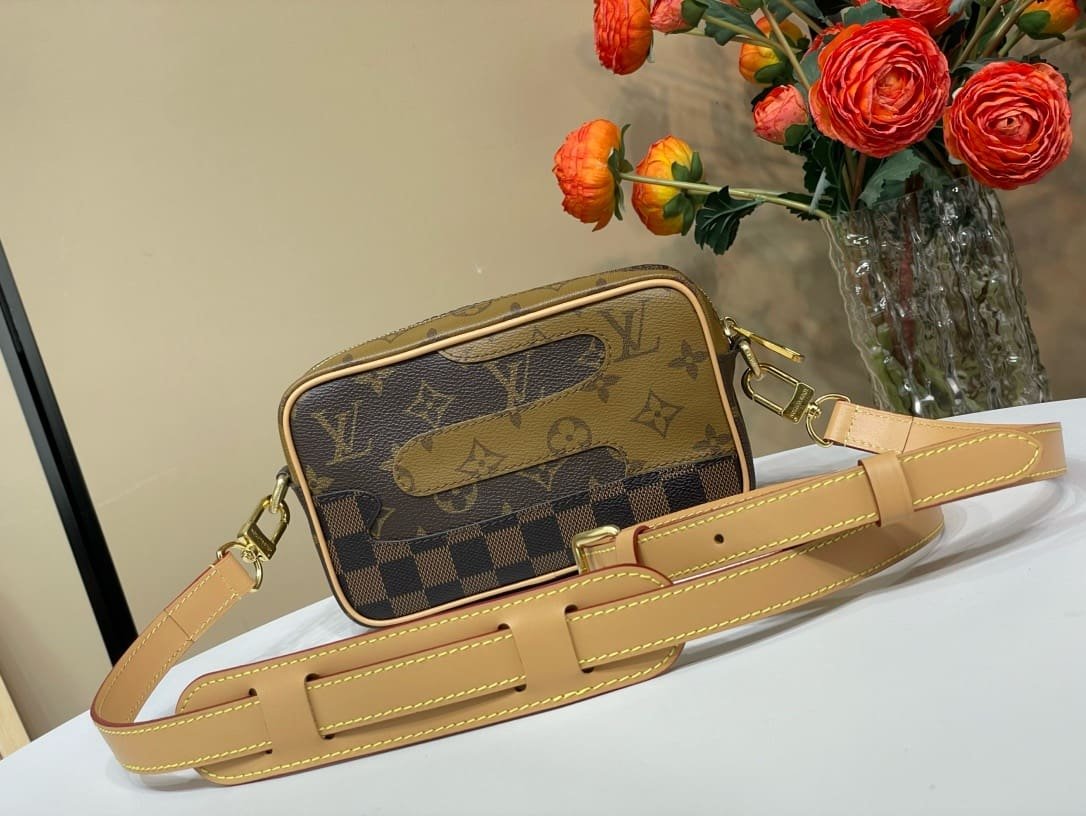 Louis Vuitton M26020 Trocadéro Wearable Punge