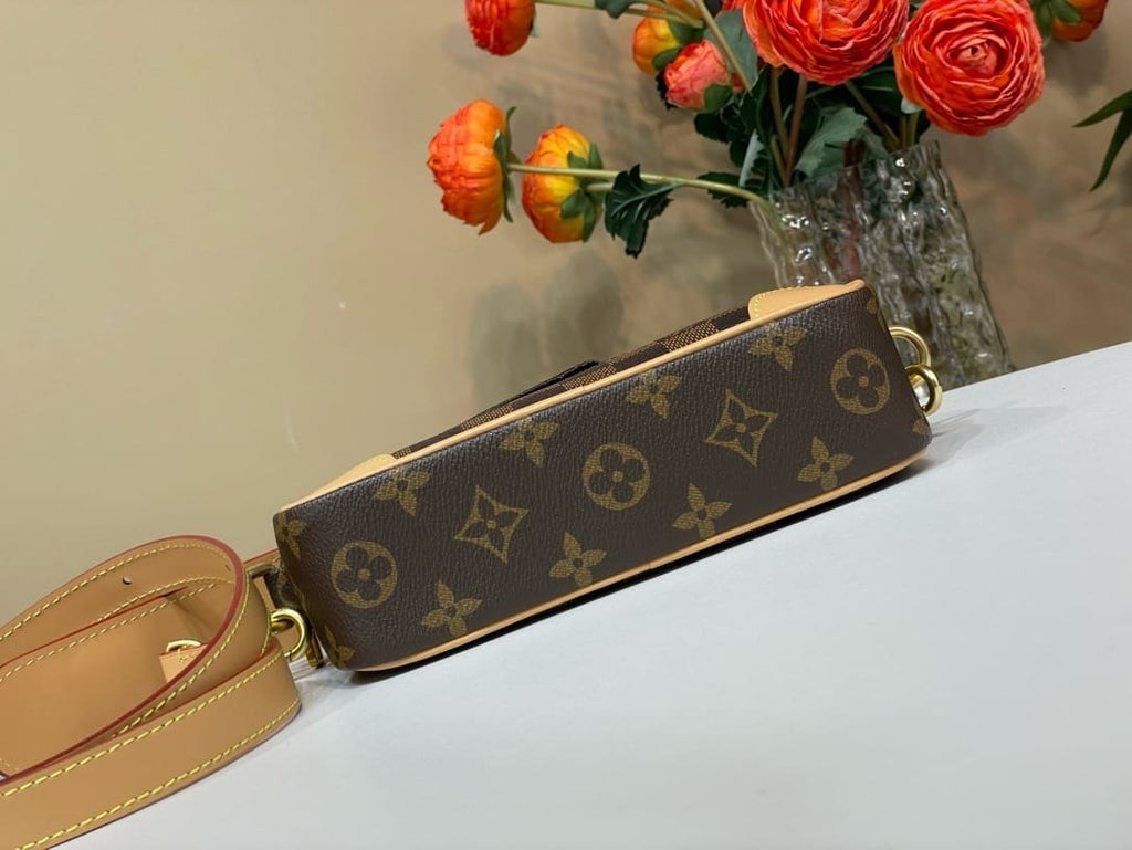Louis Vuitton M26020 Trocadéro Wearable Punge