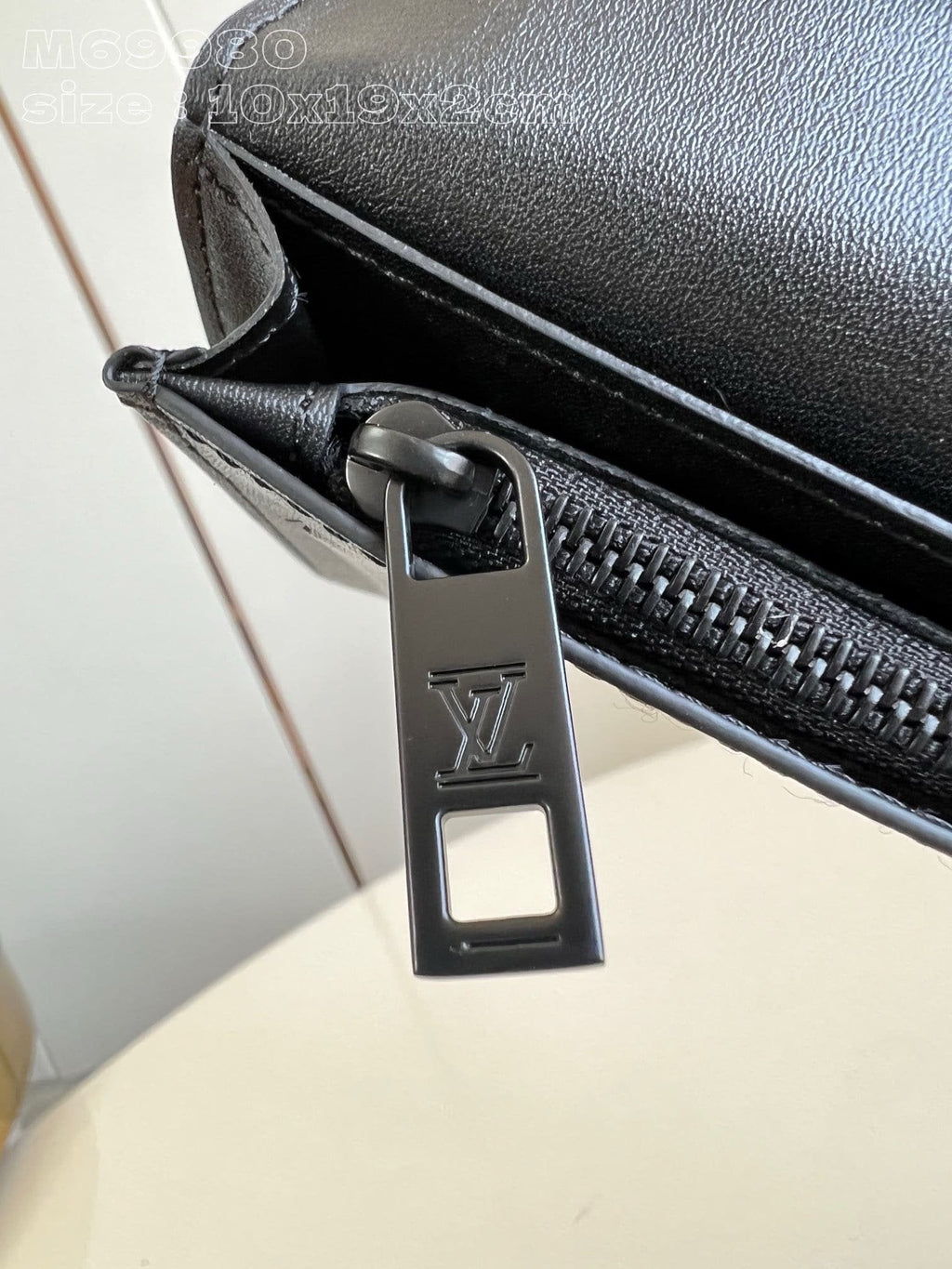 Louis Vuitton M69980 Brazza Punge